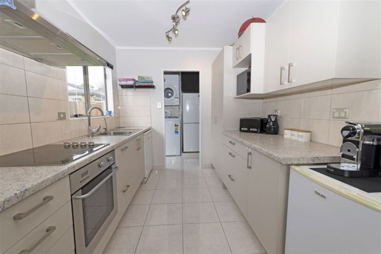 Photo of property in 3 Lori Place, Massey, Auckland, 0614