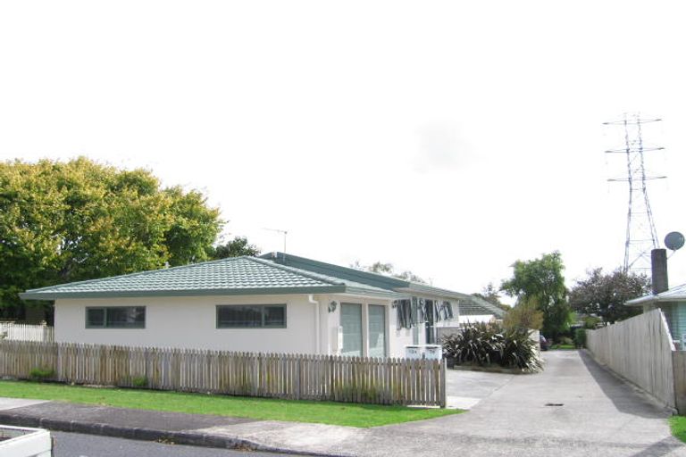 Photo of property in 12a Grainger Road, Te Atatu South, Auckland, 0610