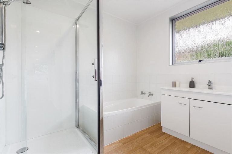 Photo of property in 51 Ambleside Drive, Burnside, Christchurch, 8053