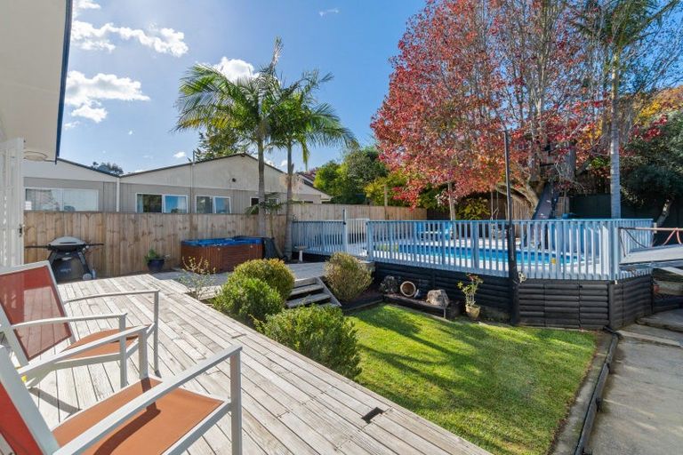 Photo of property in 11 Arosa Place, Forrest Hill, Auckland, 0620