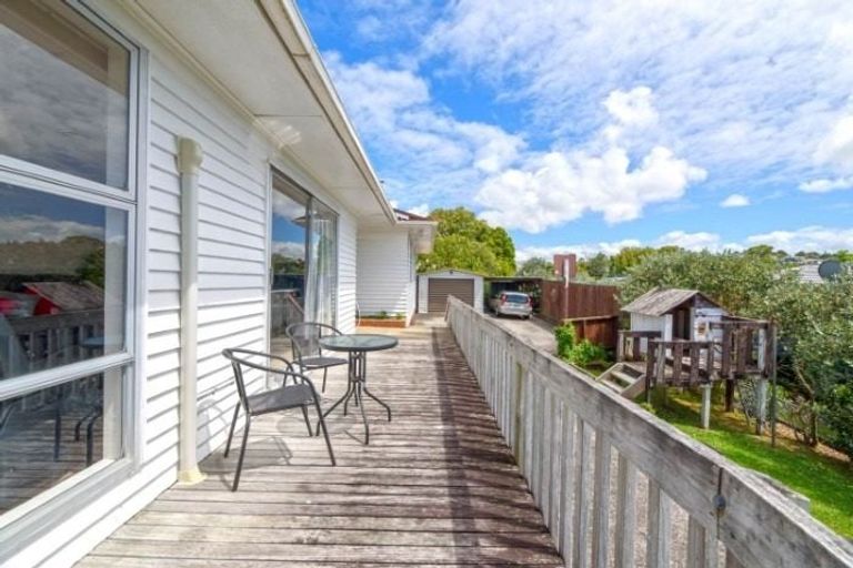 Photo of property in 5 Nor'east Drive, Northcross, Auckland, 0632