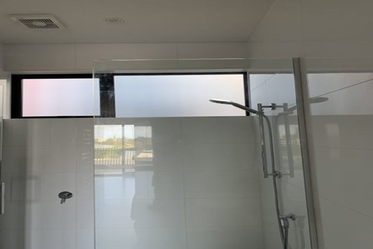 Photo of property in 14 City View Terrace, Birkenhead, Auckland, 0626