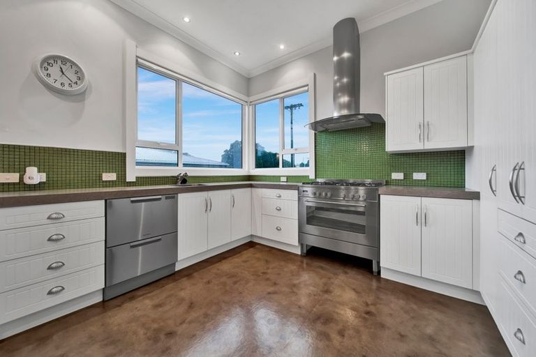 Photo of property in 30 Puriri Street, Hawera, 4610