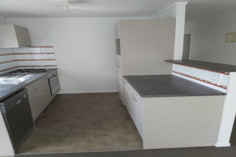 Photo of property in 6 Rickards Place, New Lynn, Auckland, 0600