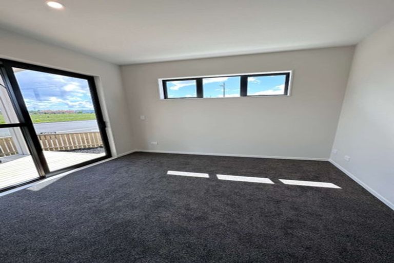 Photo of property in 30 Auranga Drive, Karaka, 2113