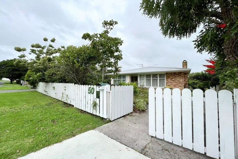 Photo of property in 50 Kervil Avenue, Te Atatu Peninsula, Auckland, 0610
