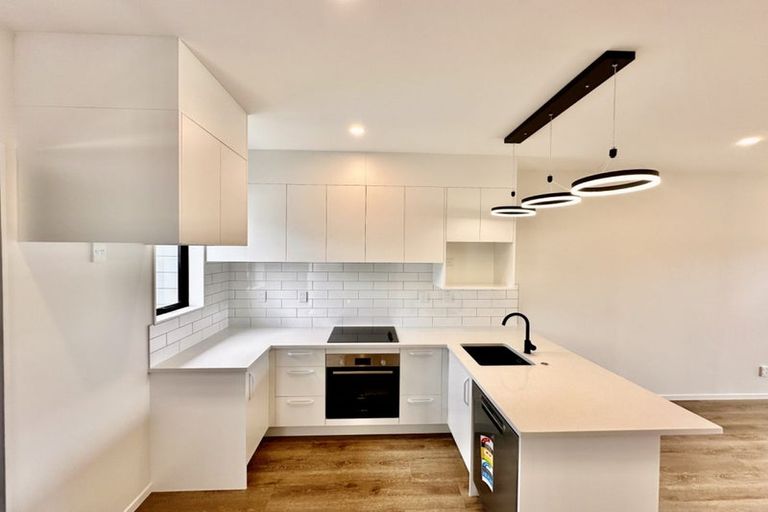 Photo of property in 11 Kiato Lane, Flat Bush, Auckland, 2019