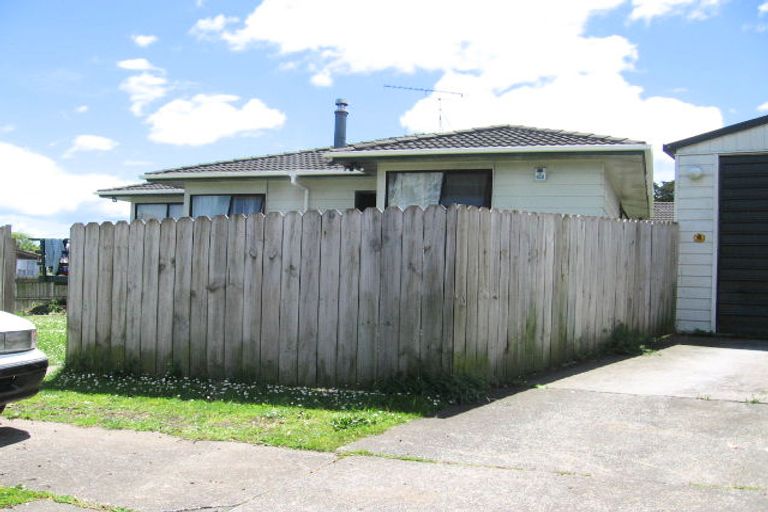 Photo of property in 2/30 Heathberry Close, Papatoetoe, Auckland, 2025