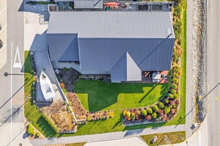 Photo of property in 23 Kereru Crescent, Wanaka, 9305