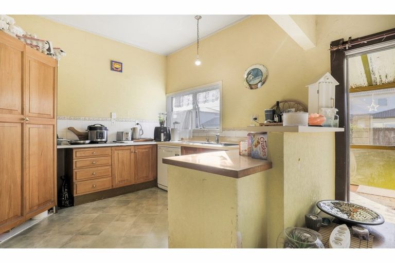 Photo of property in 76 Manuroa Road, Takanini, 2112