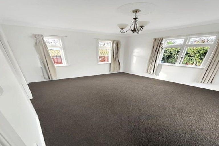 Photo of property in 22 Riddlers Crescent, Petone, Lower Hutt, 5012