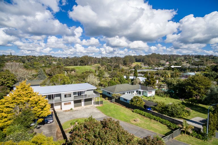 Photo of property in 35 Kemp Road, Massey, Auckland, 0614
