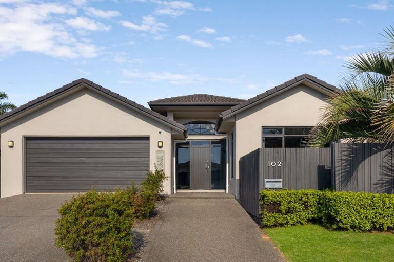 Photo of property in 102 Oriental Parade, Papamoa Beach, Papamoa, 3118