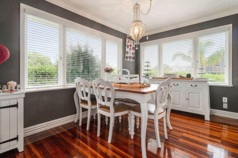 Photo of property in 94 Colwill Road, Massey, Auckland, 0614