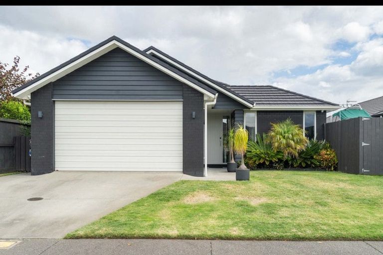 Photo of property in 38 Hiria Crescent, Papamoa Beach, Papamoa, 3118