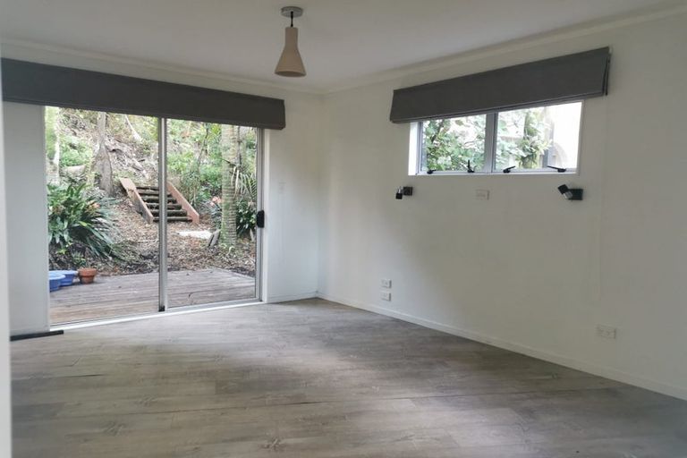 Photo of property in 128 Otitori Bay Road, Titirangi, Auckland, 0604
