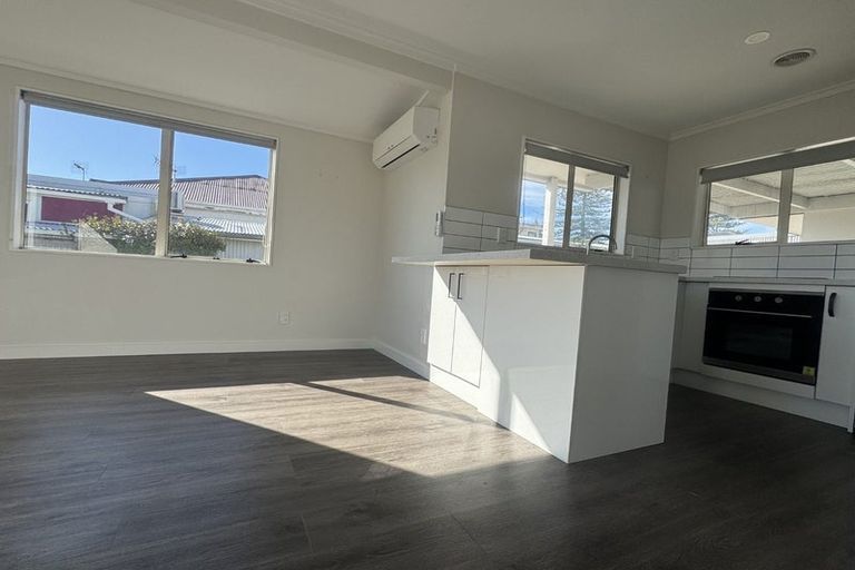 Photo of property in 1/548 Hastings Street, Napier South, Napier, 4110