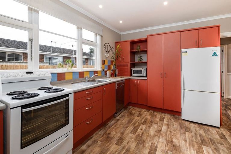 Photo of property in 375 Yaldhurst Road, Russley, Christchurch, 8042