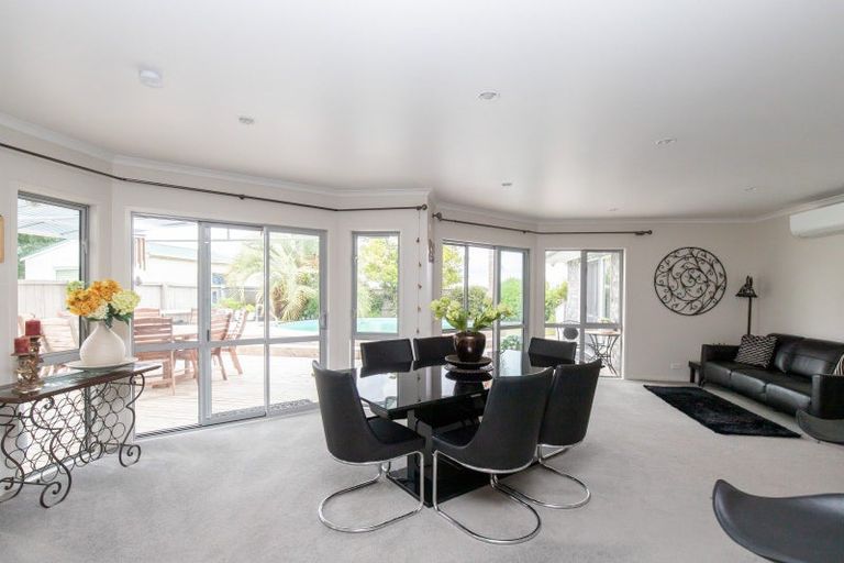 Photo of property in 10 Harris Place, Ngatea, 3503