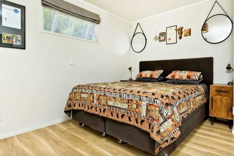 Photo of property in 16 Woodglen Road, Glen Eden, Auckland, 0602