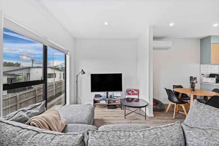 Photo of property in 6/107 Hobsonville Road, West Harbour, Auckland, 0618