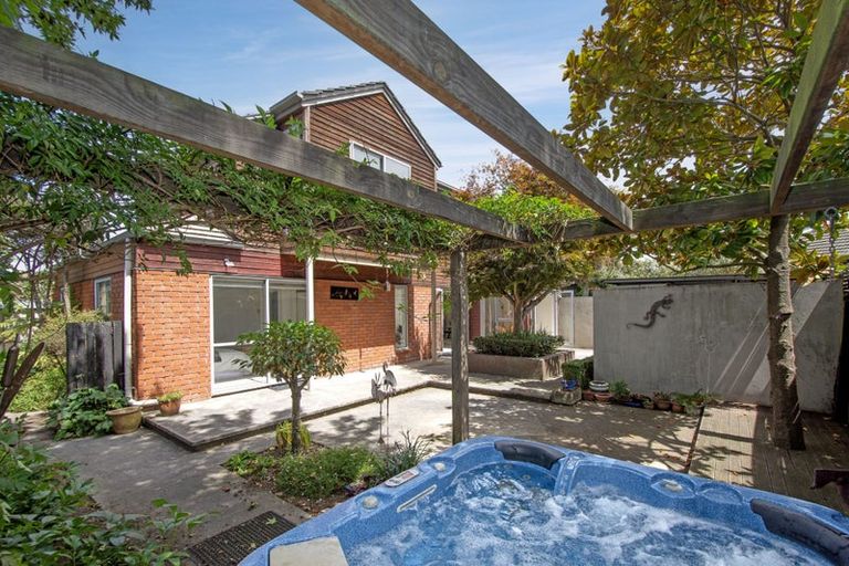 Photo of property in 11 Mclellan Place, Ilam, Christchurch, 8041
