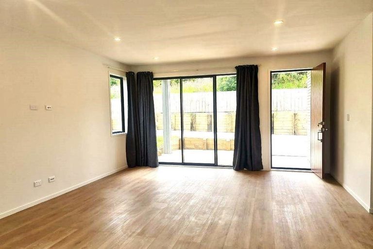 Photo of property in 42c Don Buck Road, Massey, Auckland, 0614