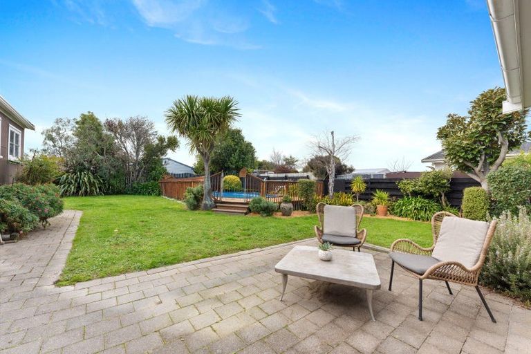 Photo of property in 19 Hillcrest Drive, Kelvin Grove, Palmerston North, 4414