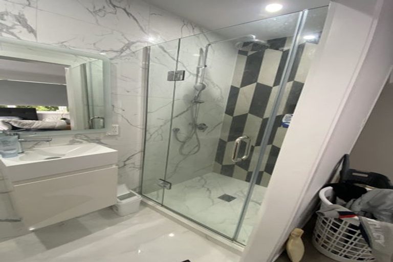 Photo of property in 1/30 Sunnyfield Crescent, Glenfield, Auckland, 0629