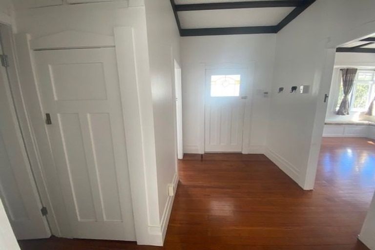 Photo of property in 118a Hutchinson Avenue, New Lynn, Auckland, 0600