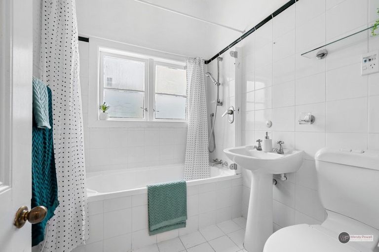 Photo of property in 18 Thompson Street, Mount Cook, Wellington, 6011