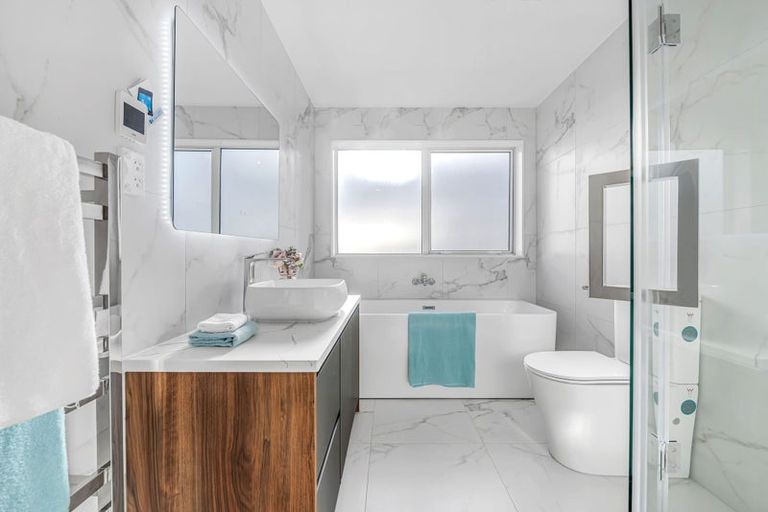 Photo of property in 18 Bushfield Drive, Flat Bush, Auckland, 2019