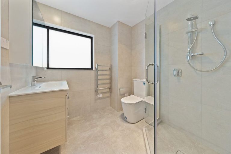 Photo of property in 47a Gossamer Drive, Pakuranga Heights, Auckland, 2010