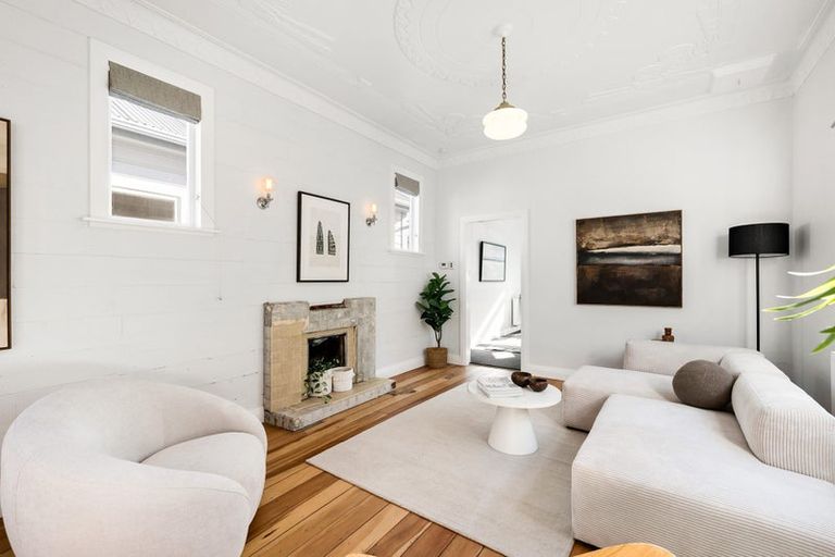 Photo of property in 187 Onepu Road, Lyall Bay, Wellington, 6022