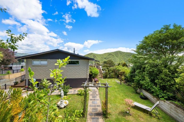 Photo of property in 32-34 Moana View Road, Waikawa, Picton, 7220