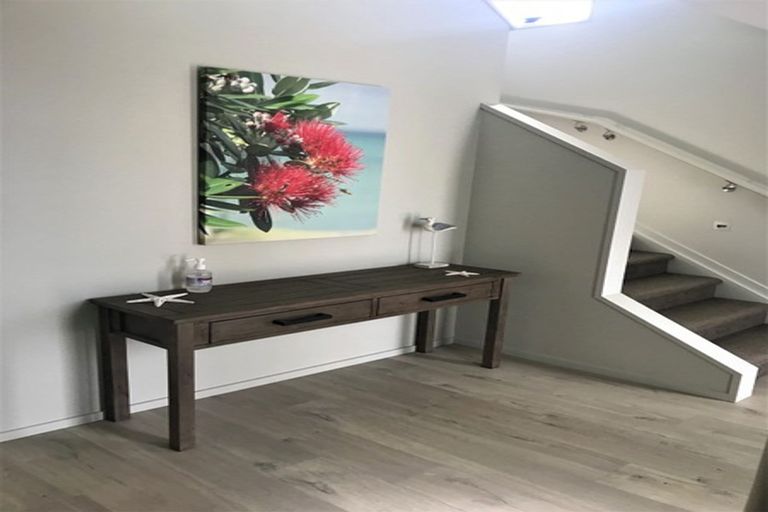 Photo of property in 63a Walton Street, Red Beach, 0932