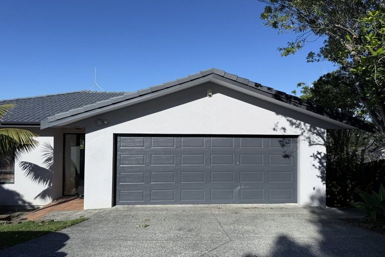Photo of property in 11 Trotting Terrace, Fairview Heights, Auckland, 0632
