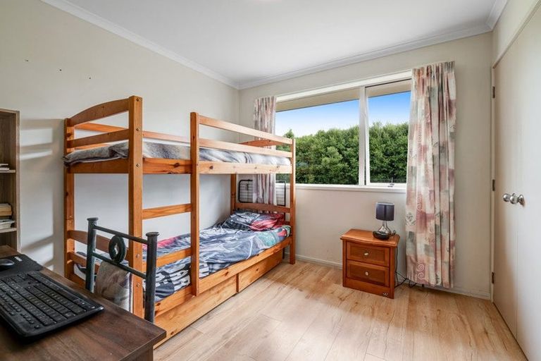 Photo of property in 17 Aitkenhead Court, Parakai, 0830