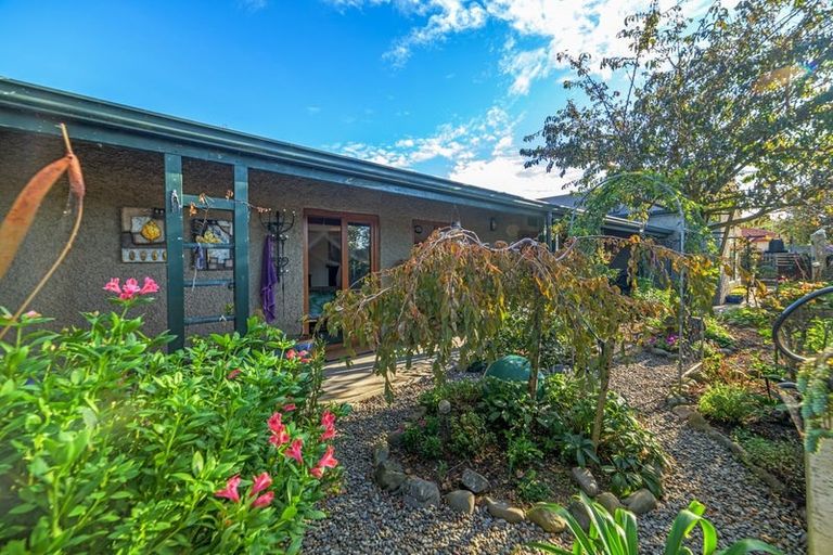 Photo of property in 1 Strachan Way, Highbury, Palmerston North, 4412