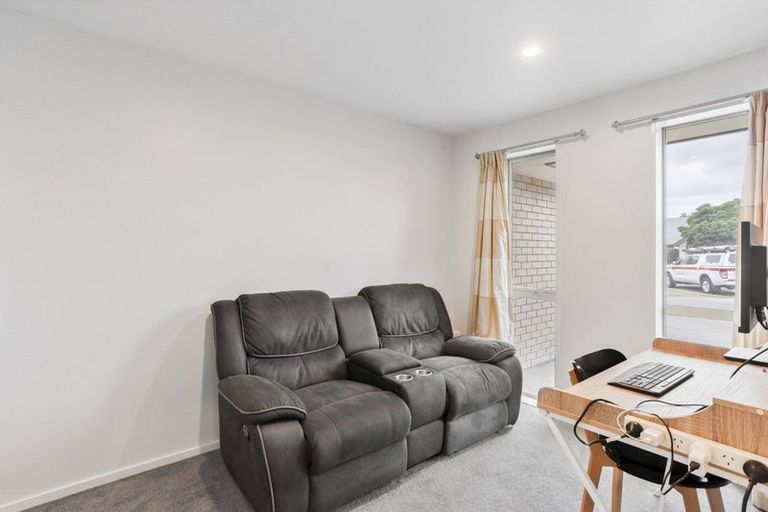 Photo of property in 7 Ambrose Place, Rangiora, 7400