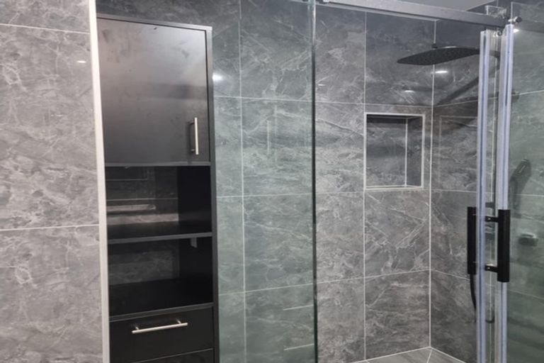 Photo of property in 121 Woodglen Road, Glen Eden, Auckland, 0602
