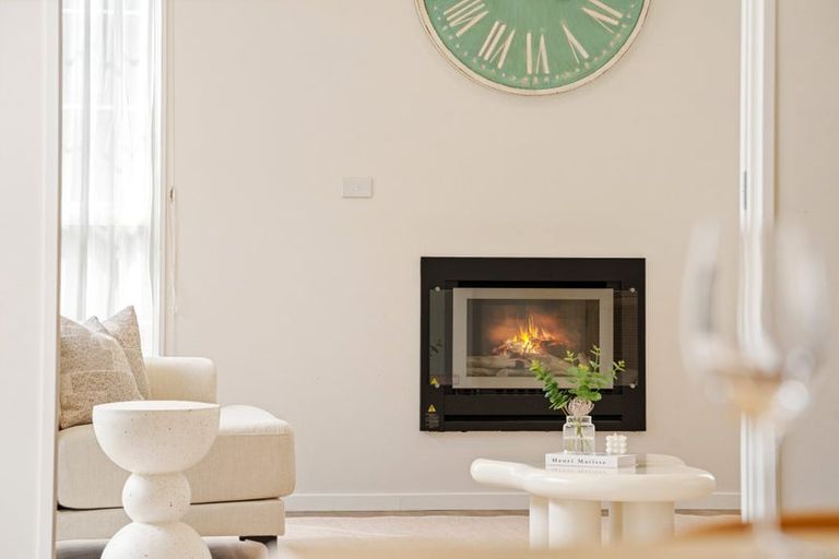 Photo of property in 21 Edgewater Drive, Karaka, Papakura, 2113