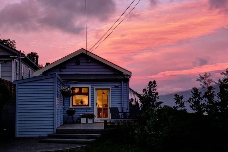 Photo of property in 72 Todman Street, Brooklyn, Wellington, 6021