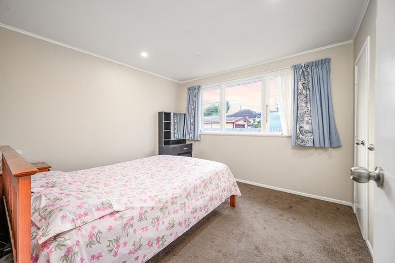 Photo of property in 3 Fleming Street, Manurewa East, Auckland, 2102
