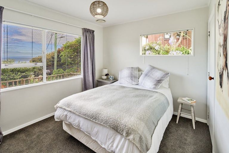Photo of property in 18 Te Pari Pari Road, Pukerua Bay, 5026