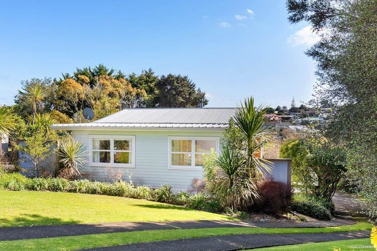 Photo of property in 18 Madison Place, Forrest Hill, Auckland, 0620