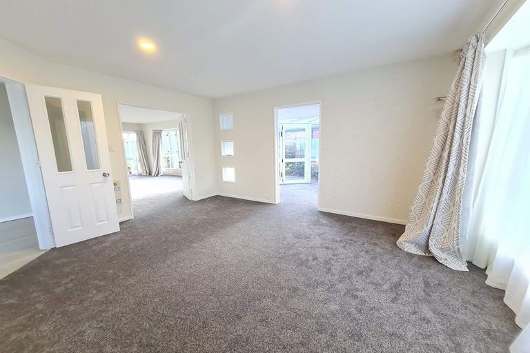 Photo of property in 2 Hatfield Place, Avonhead, Christchurch, 8042