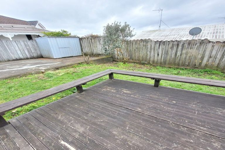 Photo of property in 1/100 Birkdale Road, Birkdale, Auckland, 0626