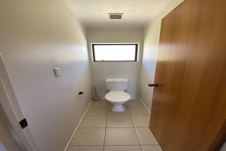 Photo of property in 40 Barbados Drive, Unsworth Heights, Auckland, 0632