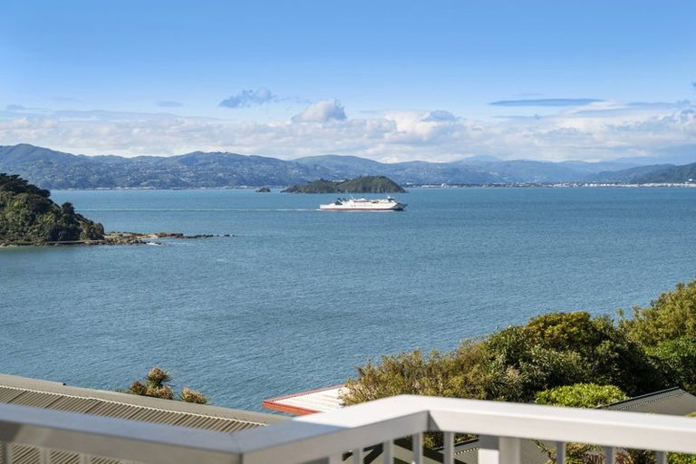 Photo of property in 27 Tai Paku Paku Road, Karaka Bays, Wellington, 6022